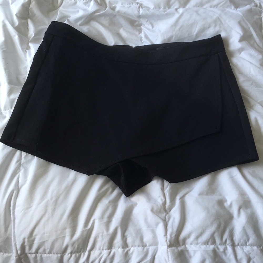 Iris Basic / Forever21 Black Skort